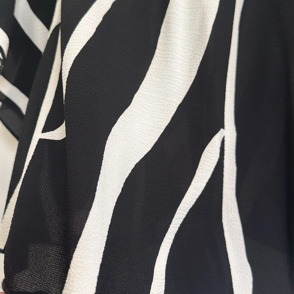 Vici Black and Off white Zebra Print Women's Top Size S - Picture 8 of 8